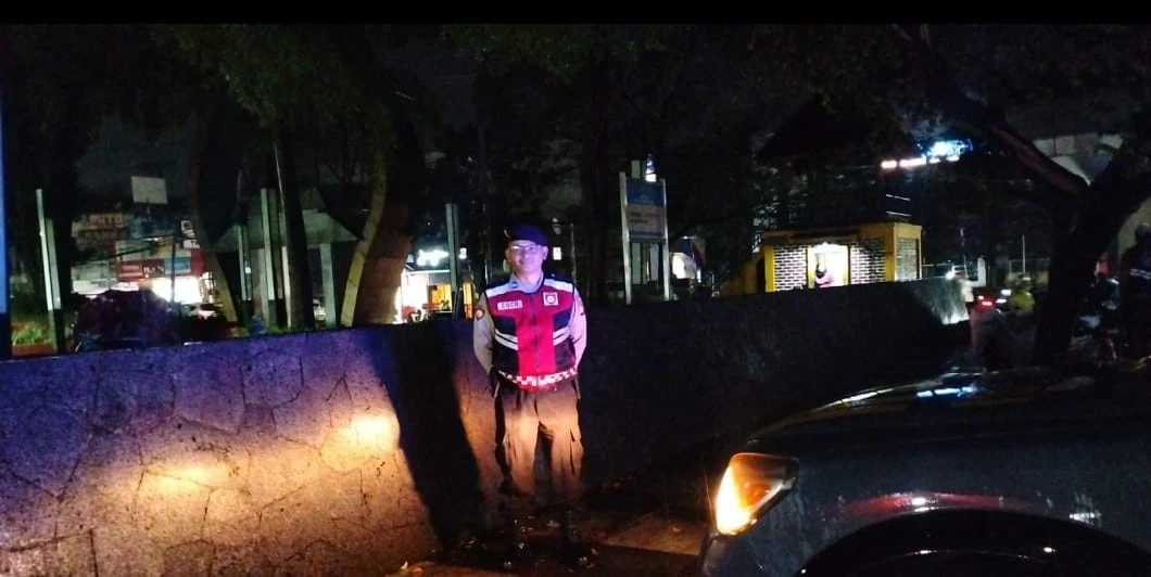 cegah-gangguan-kamtibmas-malam-hari-personil-polsek-ujungberung-di-pimpin-pawas-melaksanakan-patroli-blb-perbankan-di-wilayah-hukum-polsek-ujungberung